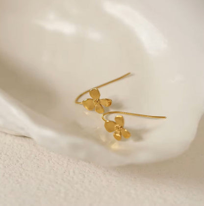 Gentle Curve Studs earings