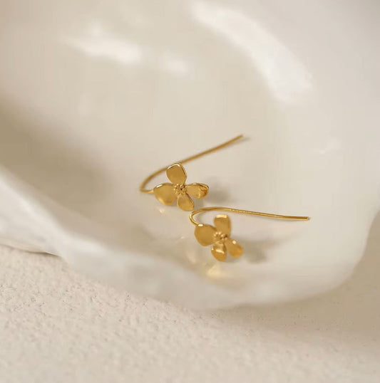 Gentle Curve Studs earings